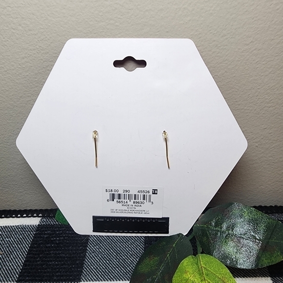 FUN & SUN Sequined Cactus Earrings - Picture 4 of 4